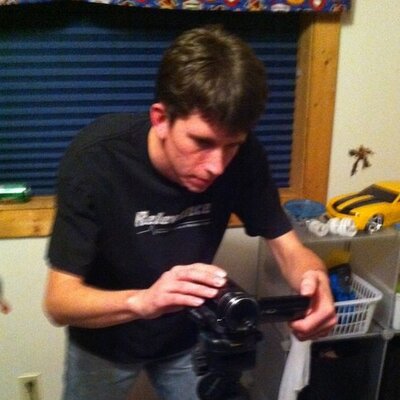 Profile Picture of Benjamin Mulholland (@benny12string) on Twitter
