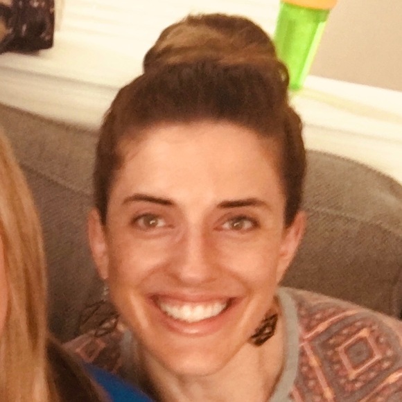 Profile Picture of Mandy Hudson (@mrsh33) on Poshmark