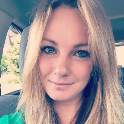 Profile Picture of Elizabeth Hayes (@LizHayes1029) on Twitter