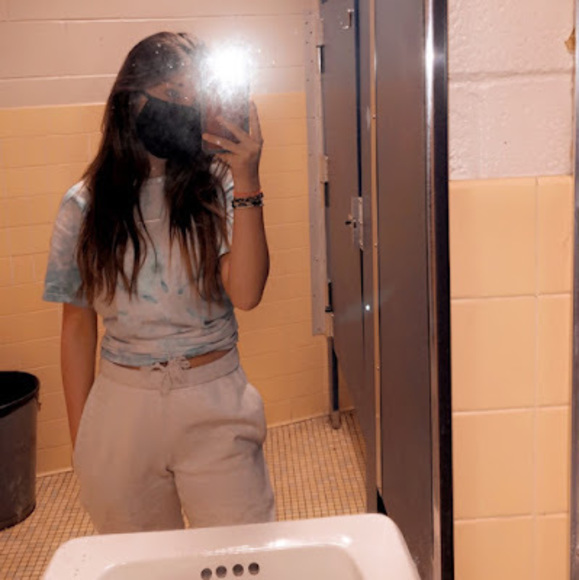 Profile Picture of Leeann Remley (@leeannremley) on Poshmark