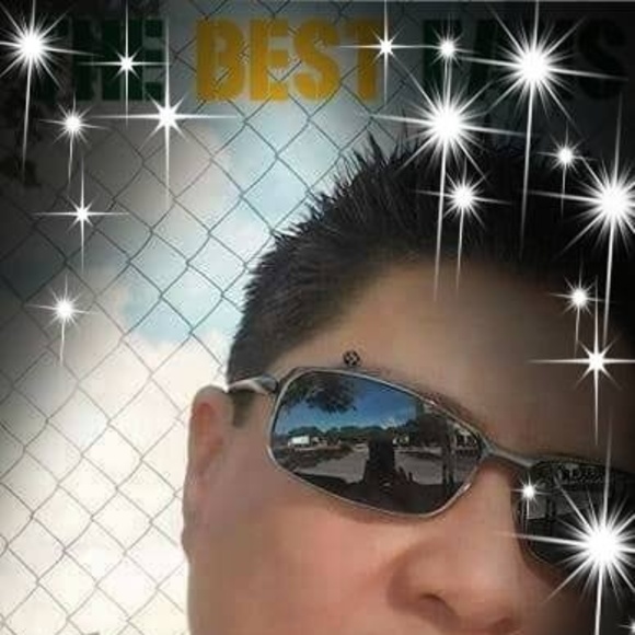 Profile Picture of Alex Lerma (@alexlerma598) on Poshmark