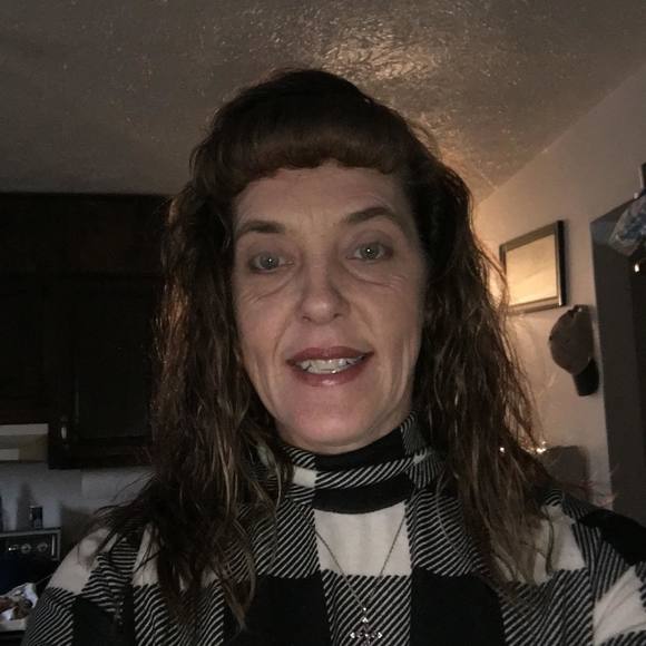 Profile Picture of Sharon Bates (@sharonbates650) on Poshmark