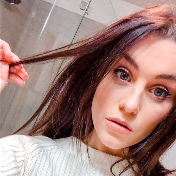 Profile Picture of Hannah Macvane (@hjm1003) on Poshmark