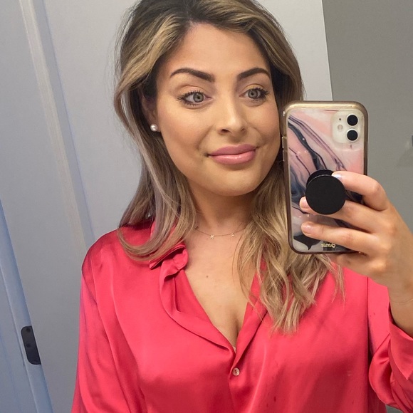 Profile Picture of Arielle Irizarry (@ariellenann) on Poshmark