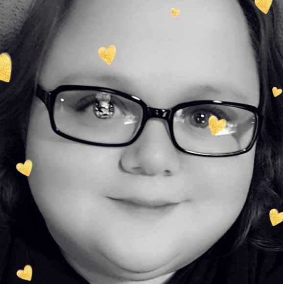 Profile Picture of Shelly Benjamin (@shellybear1994) on Poshmark