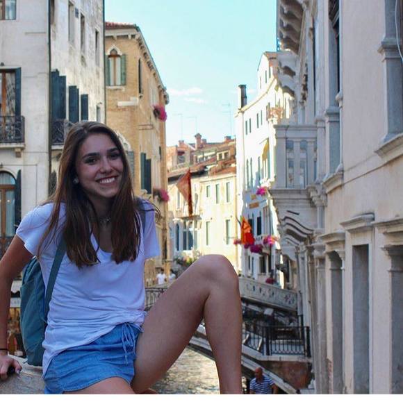 Profile Picture of Gabriella Pedro (@gabriellapedro) on Poshmark