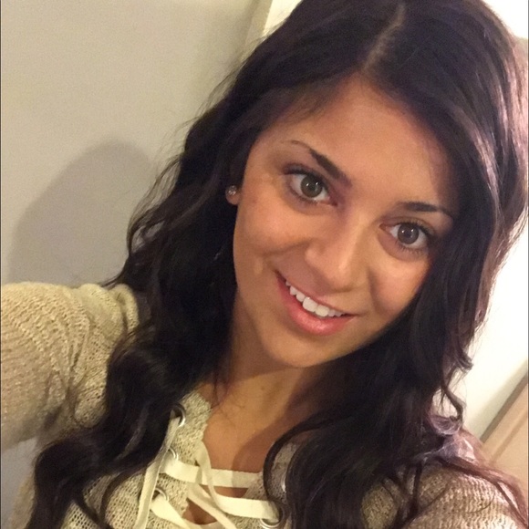 Profile Picture of Alana Ferrante (@aferrante1119) on Poshmark