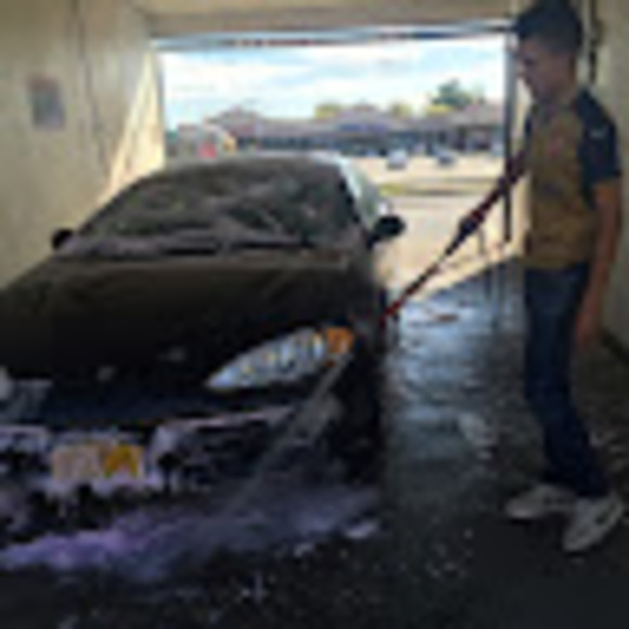 Profile Picture of Eduardo Monge (@eduardomonge25) on Poshmark