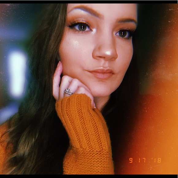 Profile Picture of Mareea Dekker (@mareea_d) on Poshmark