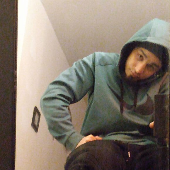 Profile Picture of Kameron Brookwell (@faceitkam) on Poshmark