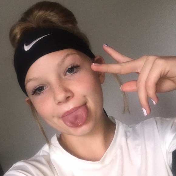 Profile Picture of Grace Manning (@gracemanning499) on Poshmark