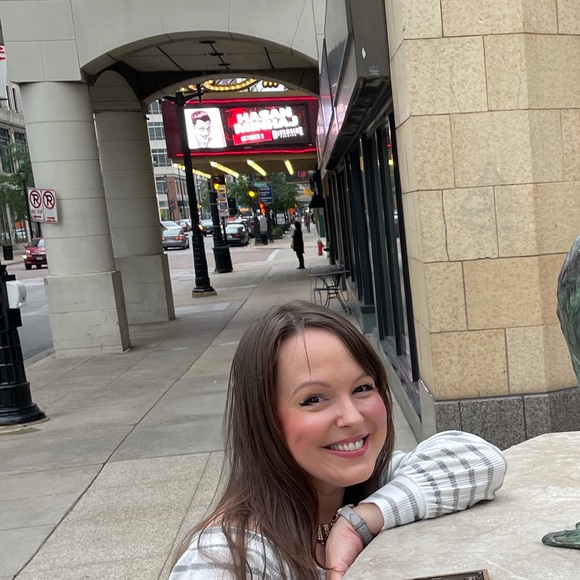 Profile Picture of Heidi Konsela (@heidikonsela) on Poshmark