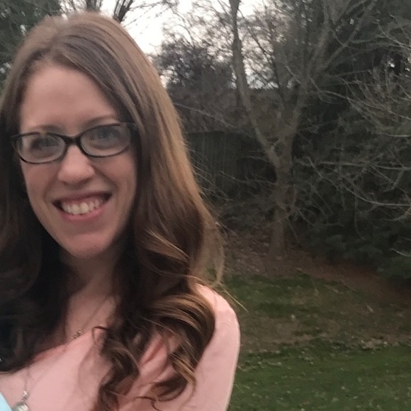 Profile Picture of Jennifer Lucker (@jennlucker524) on Poshmark