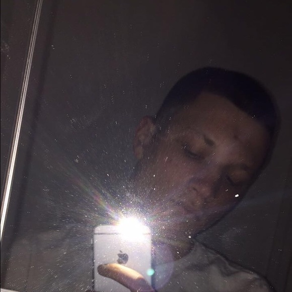 Profile Picture of Chris Souza (@chris2427) on Poshmark