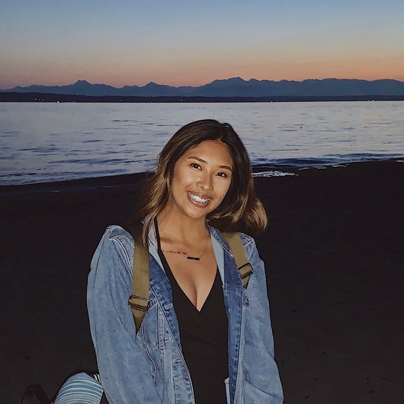 Profile Picture of Alexa Fernandez (@fernandezalexaa) on Poshmark