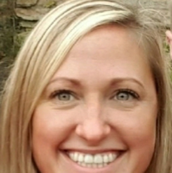 Profile Picture of Carrie Kronfeld (@carriekronfeld) on Poshmark