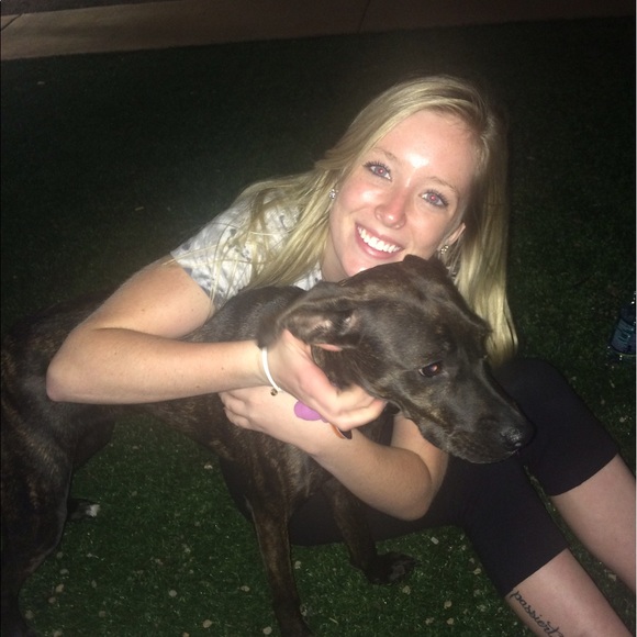 Profile Picture of Sarah Elmes (@selmes2) on Poshmark