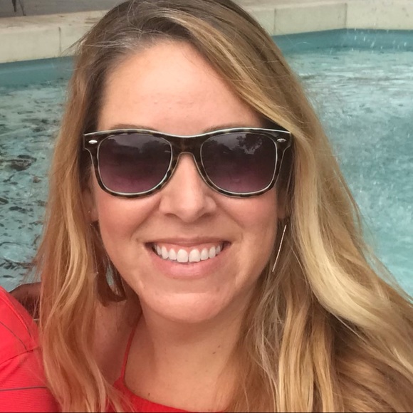Profile Picture of Kim Stubblefield (@kkrueg6) on Poshmark