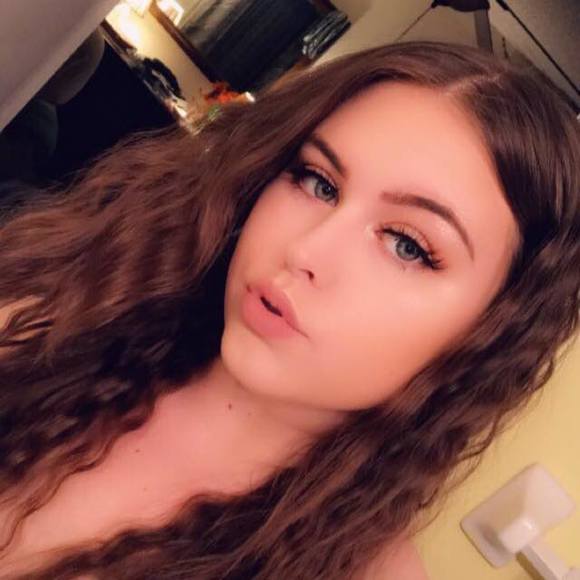 Profile Picture of Sierra Sload (@eastcoastshawty) on Poshmark