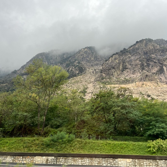 Profile Picture of Danielle Valois (@dantelle_123) on Poshmark