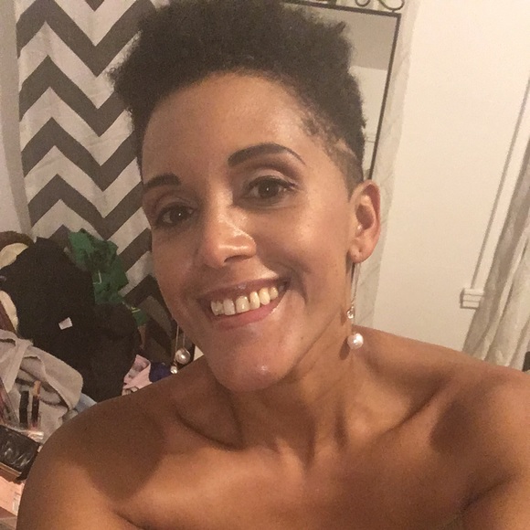 Profile Picture of Doris Suarez (@suarez_doris) on Poshmark