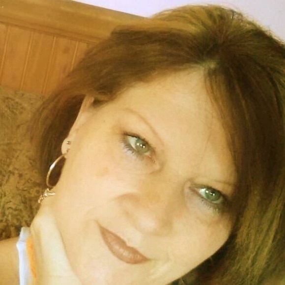 Profile Picture of Sharlene Niper (@sharlene121) on Poshmark