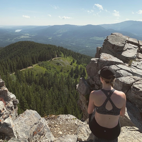 Profile Picture of Caitlin Newton (@caitenewts) on Poshmark