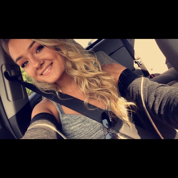 Profile Picture of Mormorgan Deguire (@mdeguire191) on Poshmark