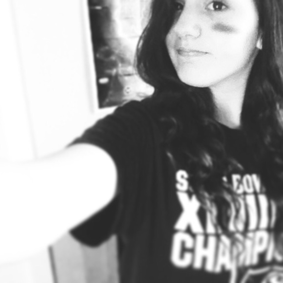 Profile Picture of Sophie Ariniello (@sophie2323) on Poshmark