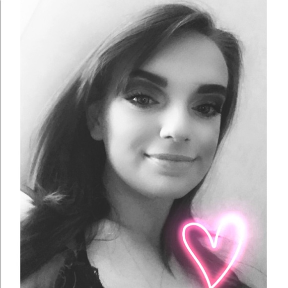 Profile Picture of Shannon Deeds (@shannondeeds) on Poshmark