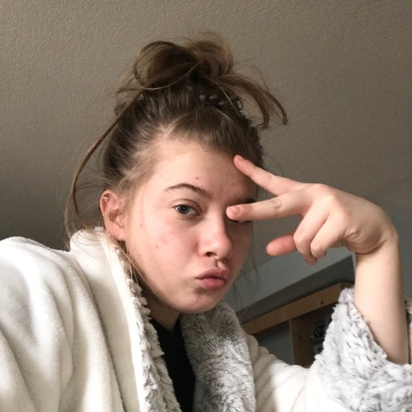 Profile Picture of Kylleighan Barlup (@kylleigh781) on Poshmark