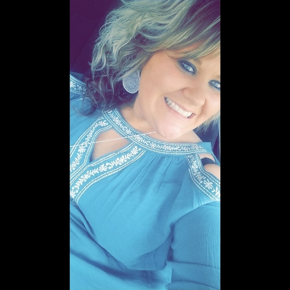 Profile Picture of Lisa Mcfadden (@lmm10888) on Poshmark