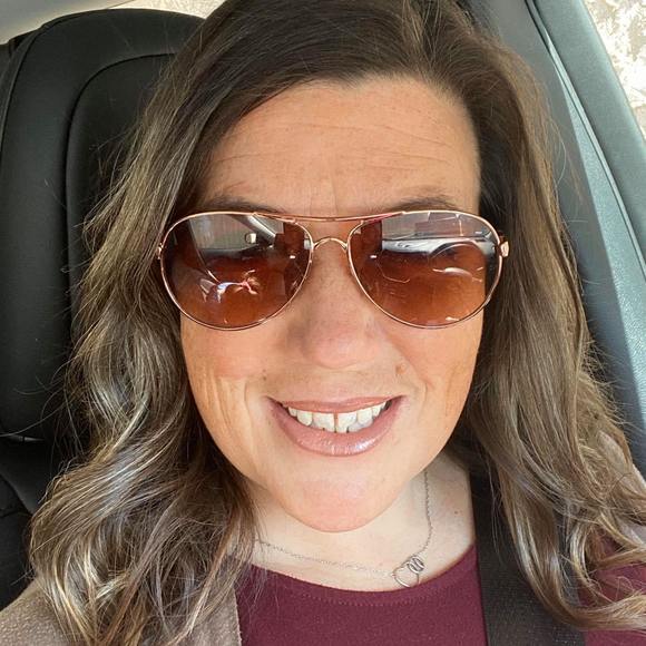 Profile Picture of Kamie Pursell (@kamieecw) on Poshmark