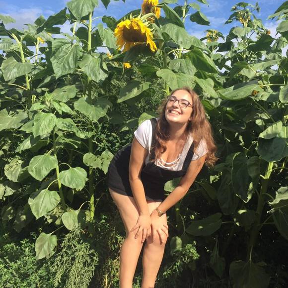 Profile Picture of Daniela Cantafio (@dcantafio) on Poshmark