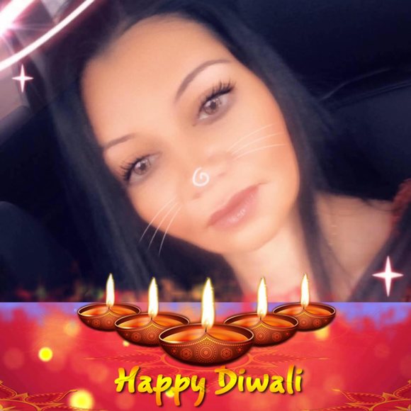 Profile Picture of Lena Karyouti (@zaman_ghareeb) on Poshmark