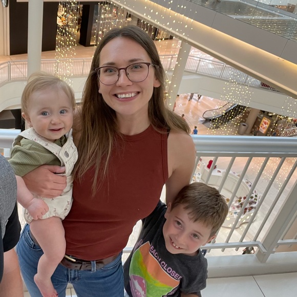 Profile Picture of Kelsey Kyle (@kelseykuether) on Poshmark