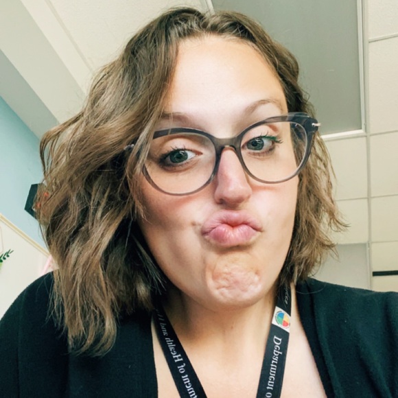 Profile Picture of Amanda Longfellow (@alongfellow08) on Poshmark