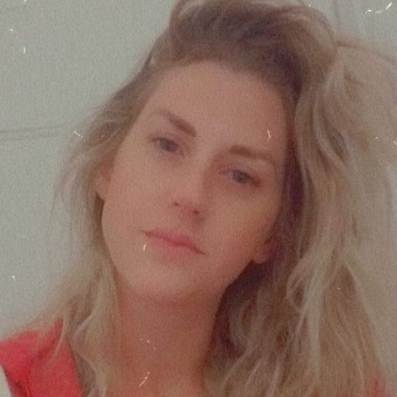 Profile Picture of Niki Giallanza (@nbond1656) on Poshmark