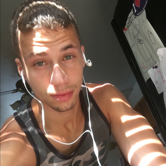 Profile Picture of Christopher Zernone (@nugbender2013) on Poshmark