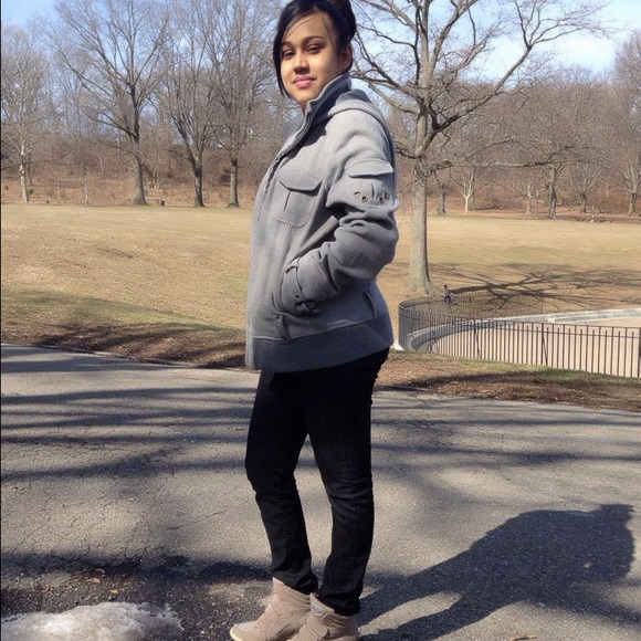 Profile Picture of Shelliza Mootoosammy (@shelly001) on Poshmark