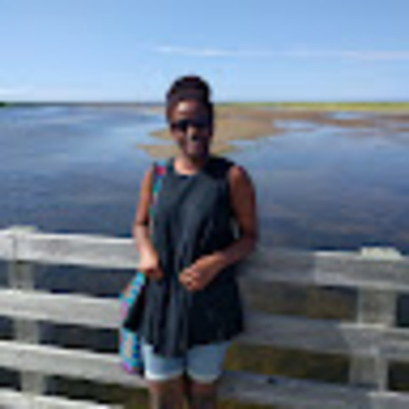 Profile Picture of Adjoa Quainoo (@adjoa_quainoo) on Poshmark