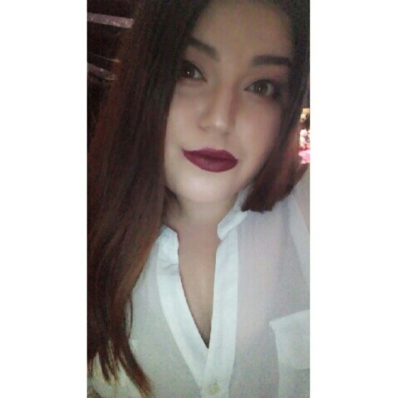 Profile Picture of Jackie Mora (@jackiie_mora) on Poshmark
