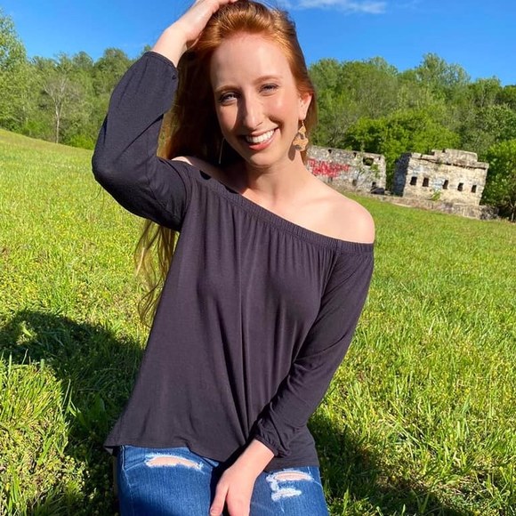 Profile Picture of Logan ashly Fowler (@lafowler19) on Poshmark