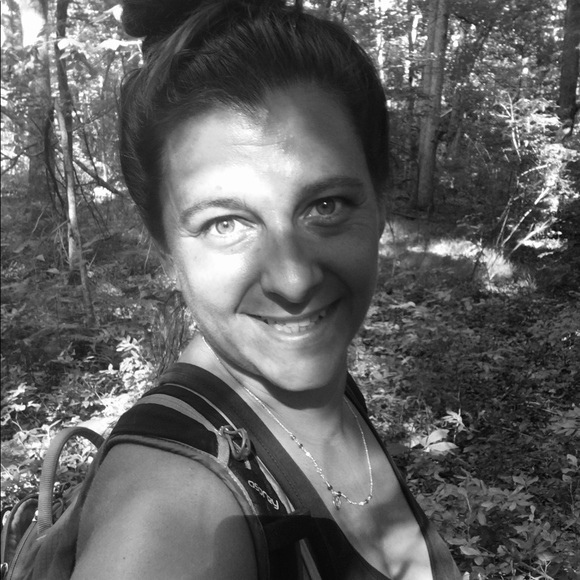 Profile Picture of Kelli Riesinger (@kmriesinger) on Poshmark