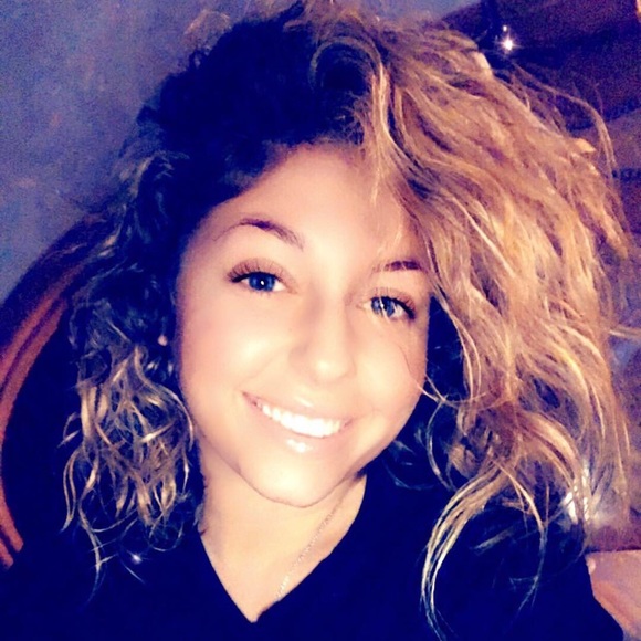 Profile Picture of Angela Gorbach (@angelagorbach) on Poshmark