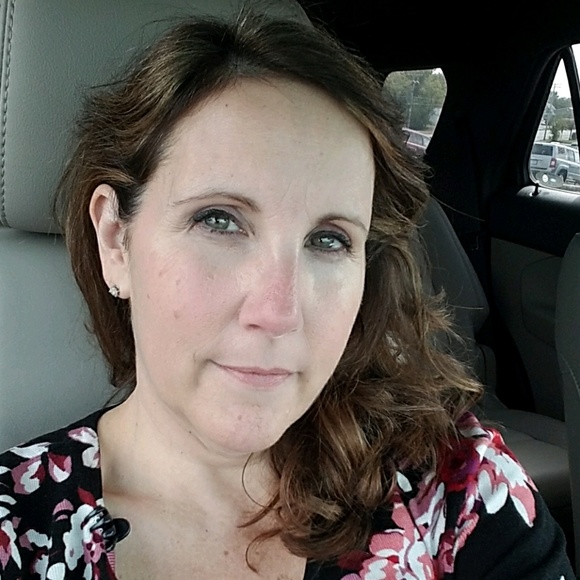 Profile Picture of Emmie Nulford (@emmie1967) on Poshmark