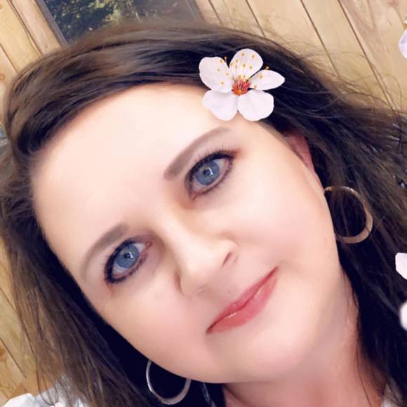 Profile Picture of Leah Bradley (@redriver70) on Poshmark