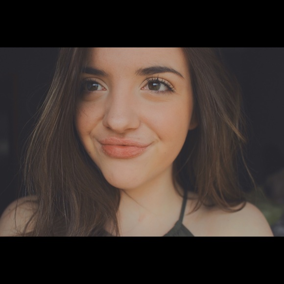 Profile Picture of Madison Tullio (@madisontullio) on Poshmark