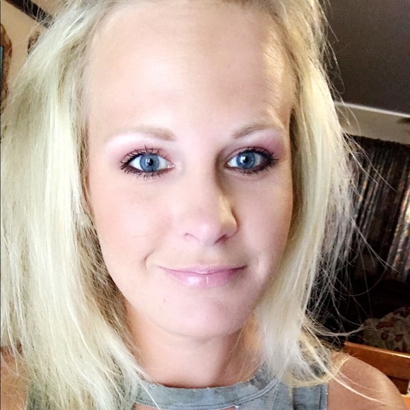 Profile Picture of Siera Dillner (@sieradillner) on Poshmark