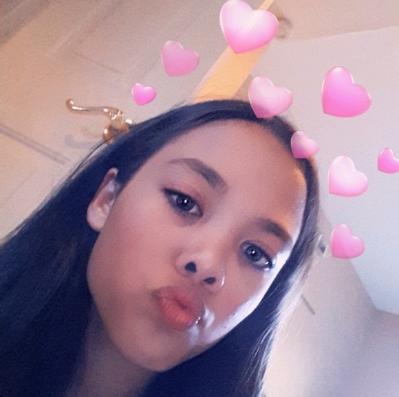 Profile Picture of Elsa Wright (@elsamarie__) on Poshmark
